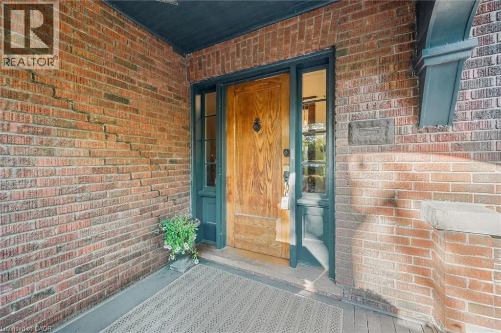 76 AHRENS Street W