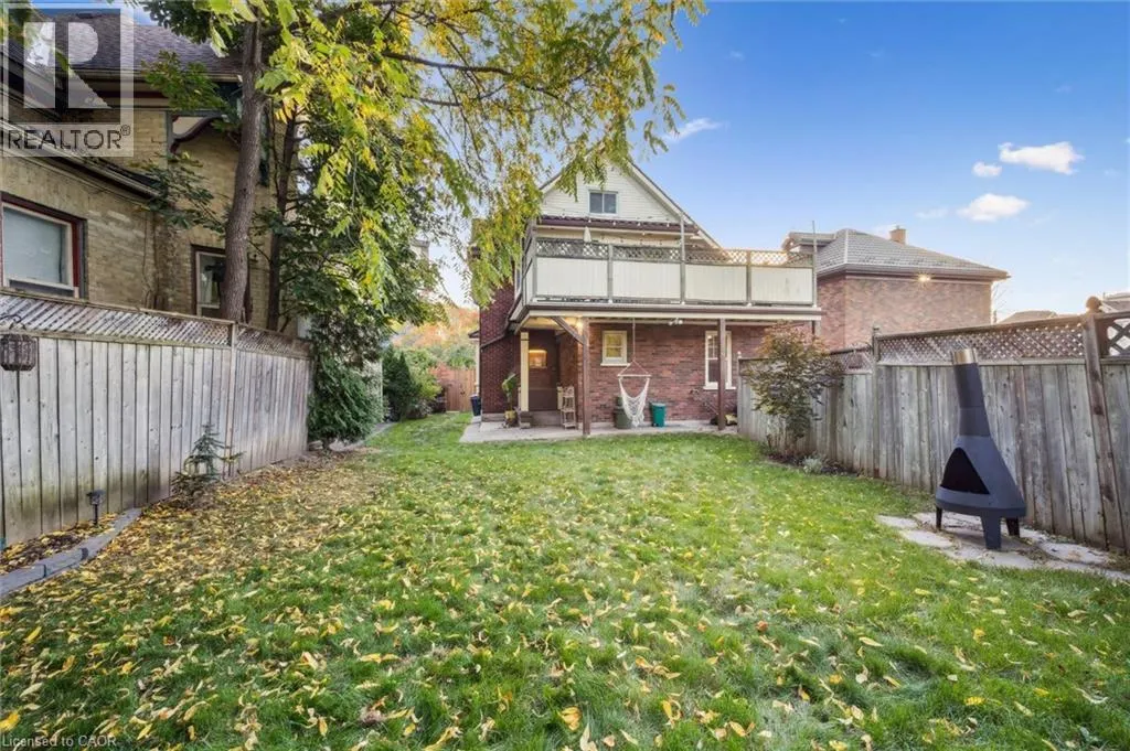 76 AHRENS Street W