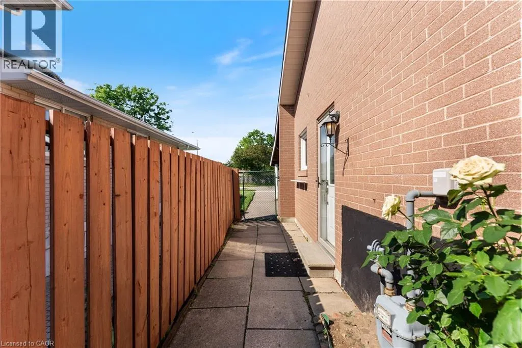 1610 HOBBS Crescent