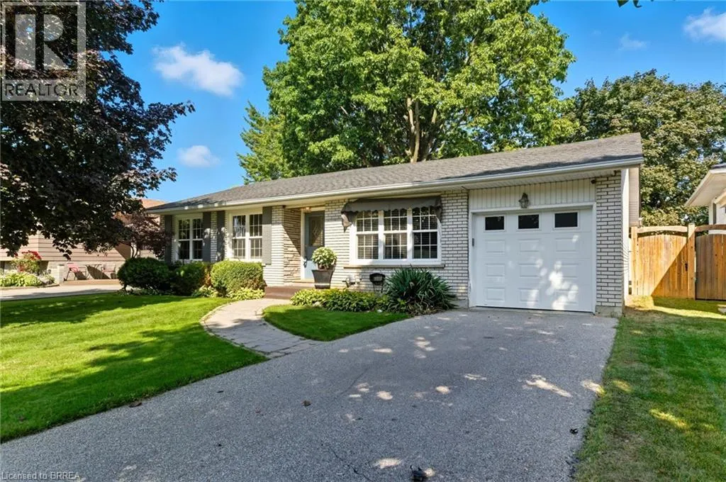 18 MCINTOSH Court