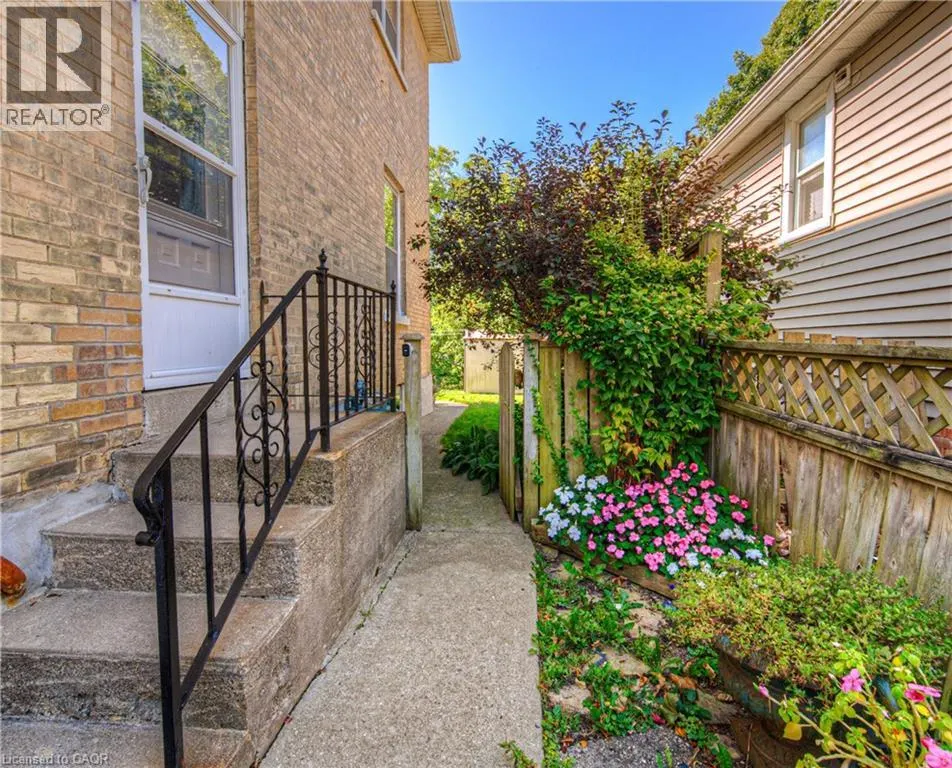 76 ROSEVIEW Avenue