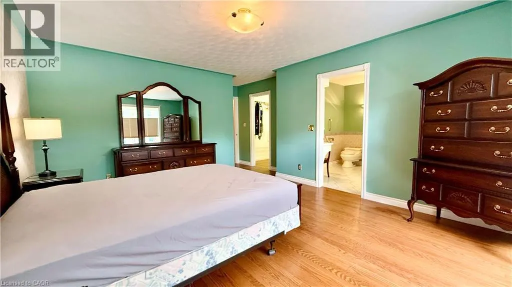 4 ORCHARD Crescent