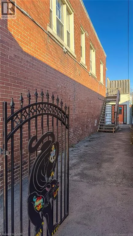 868 KING Street W