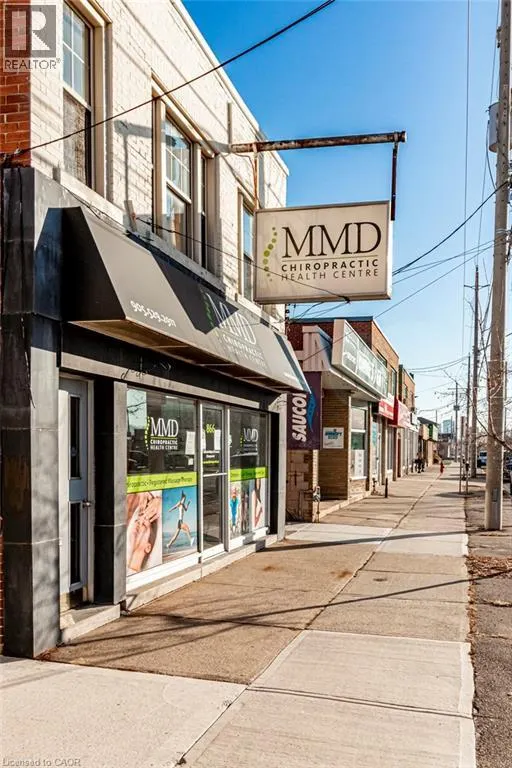 868 KING Street W