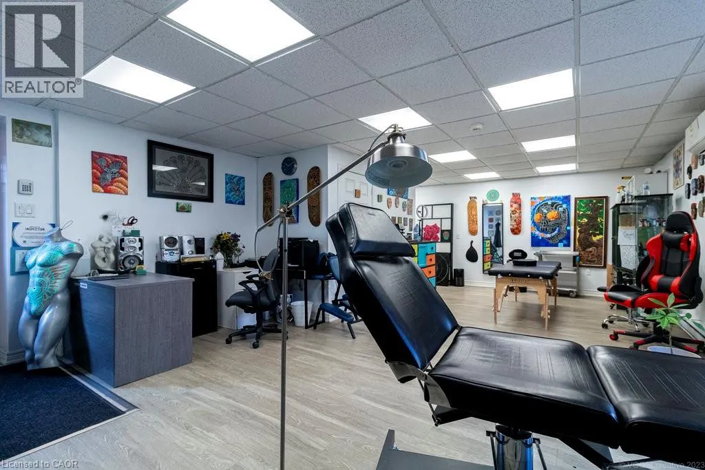 868 KING Street W