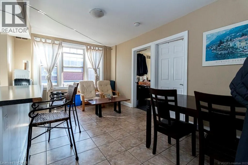 868 KING Street W