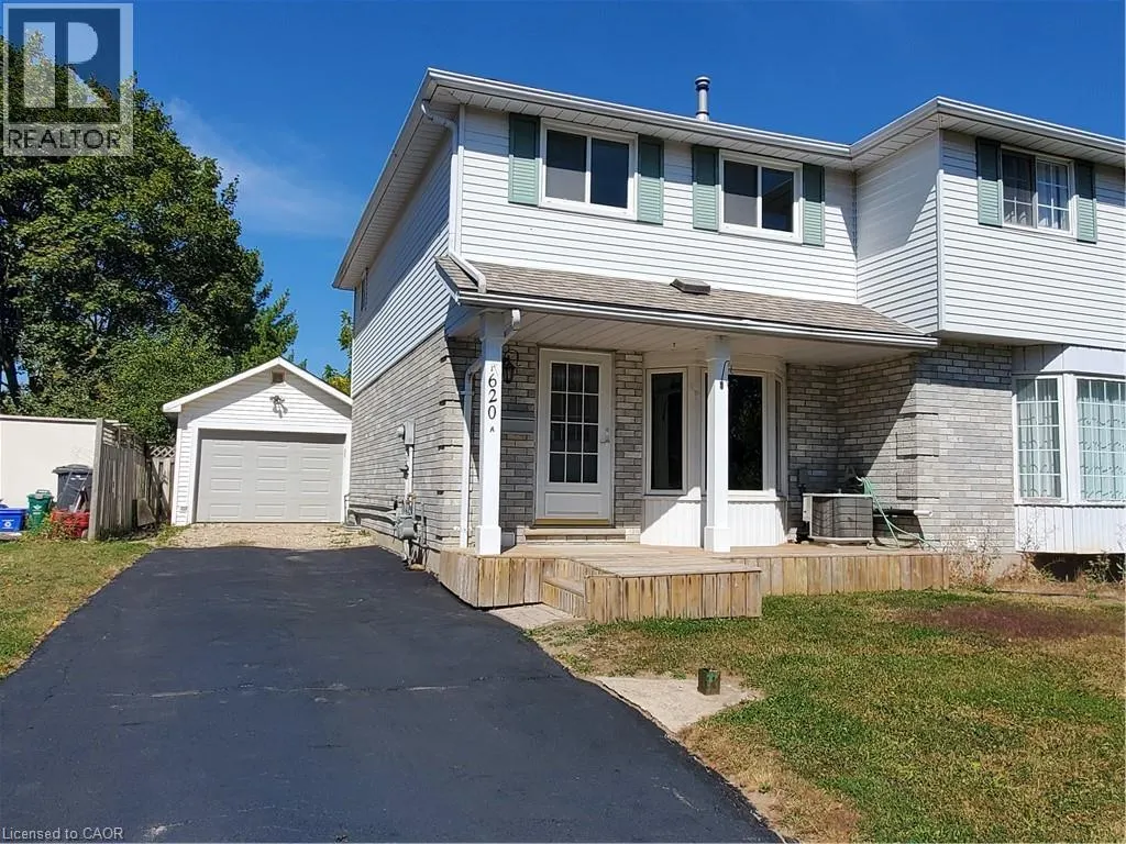 620 A PINEROW Crescent