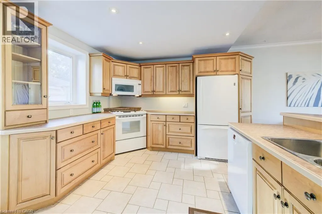 39 DUNHAM Avenue
