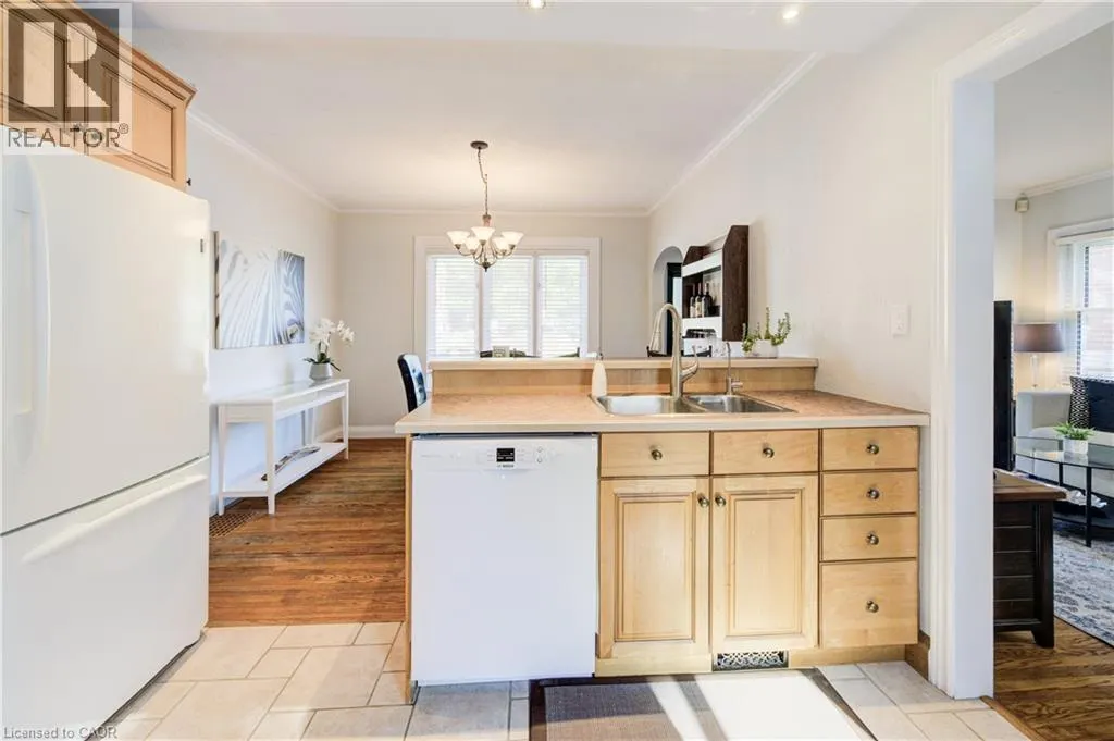 39 DUNHAM Avenue