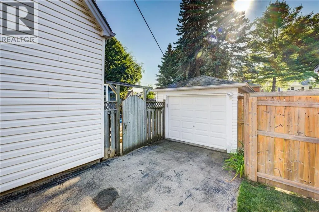 39 DUNHAM Avenue