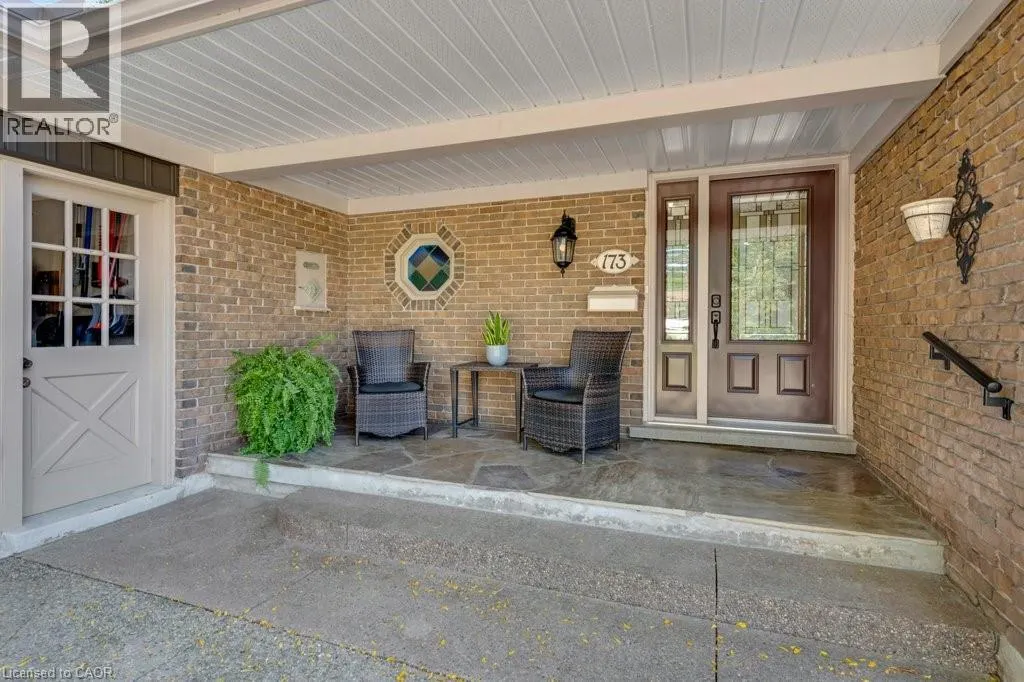 173 RIPPLEWOOD Crescent