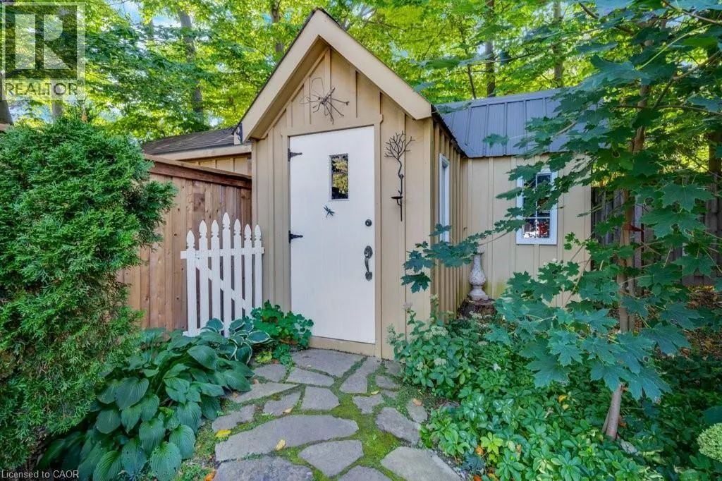 173 RIPPLEWOOD Crescent