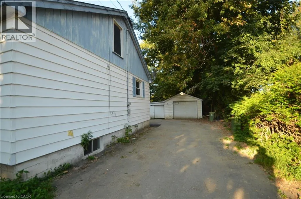 490 SPRINGBROOK Avenue