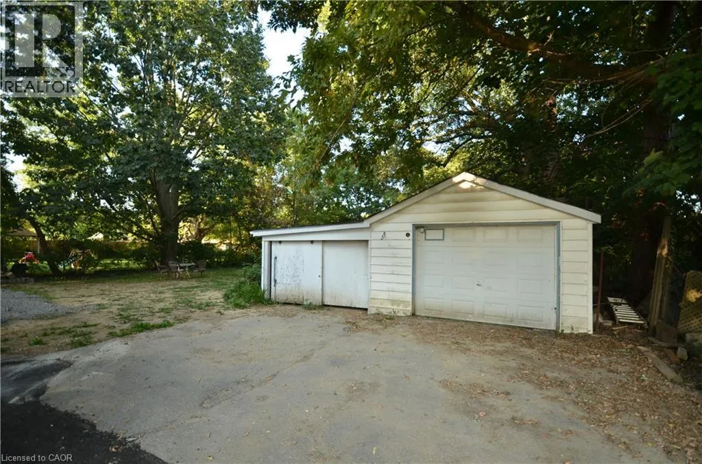 490 SPRINGBROOK Avenue