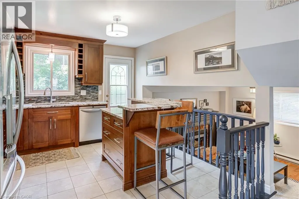 104 HOMEVIEW Place