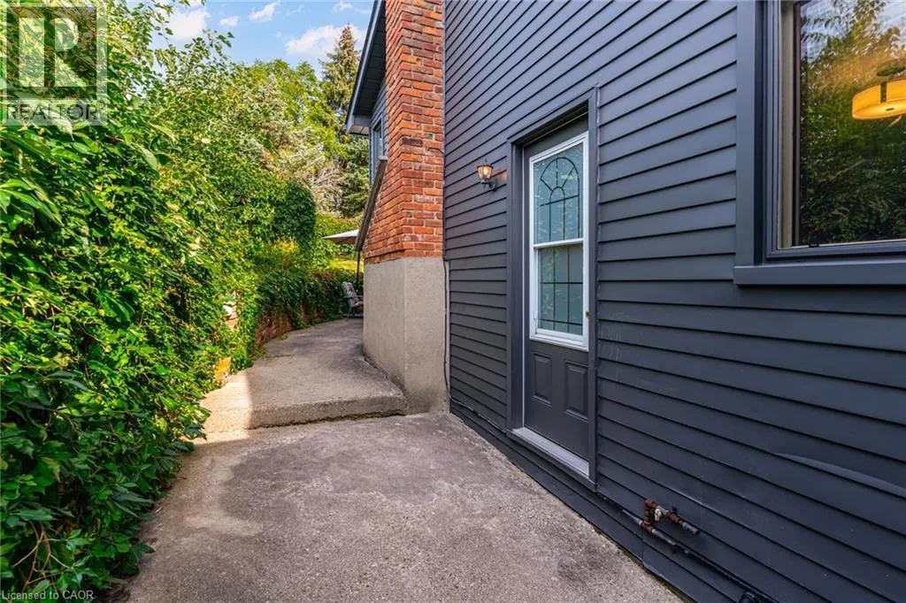 104 HOMEVIEW Place