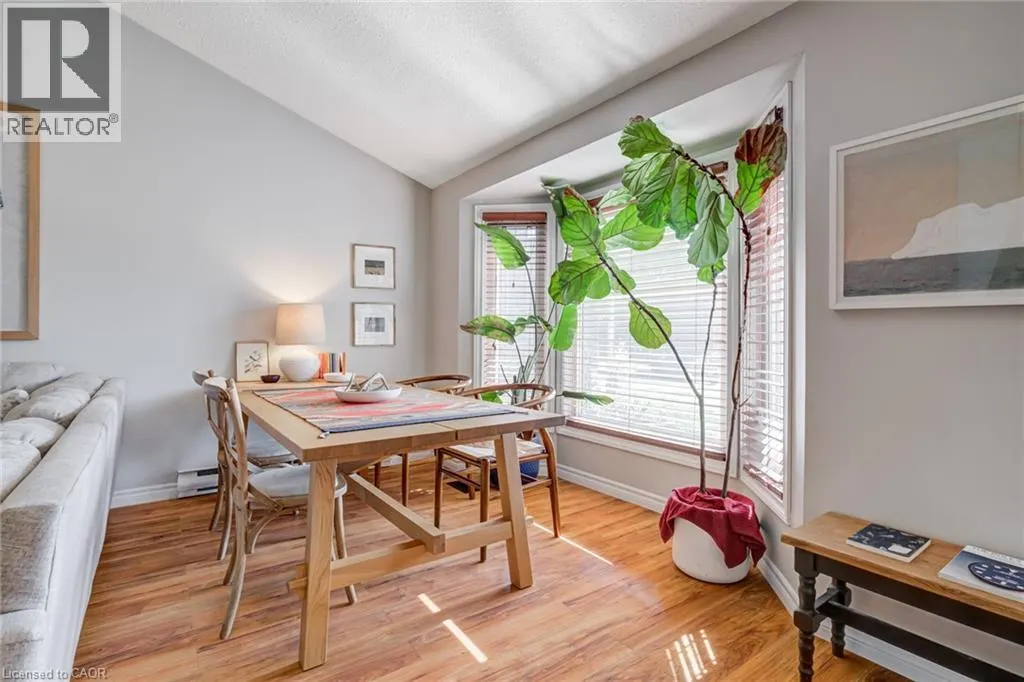 104 HOMEVIEW Place
