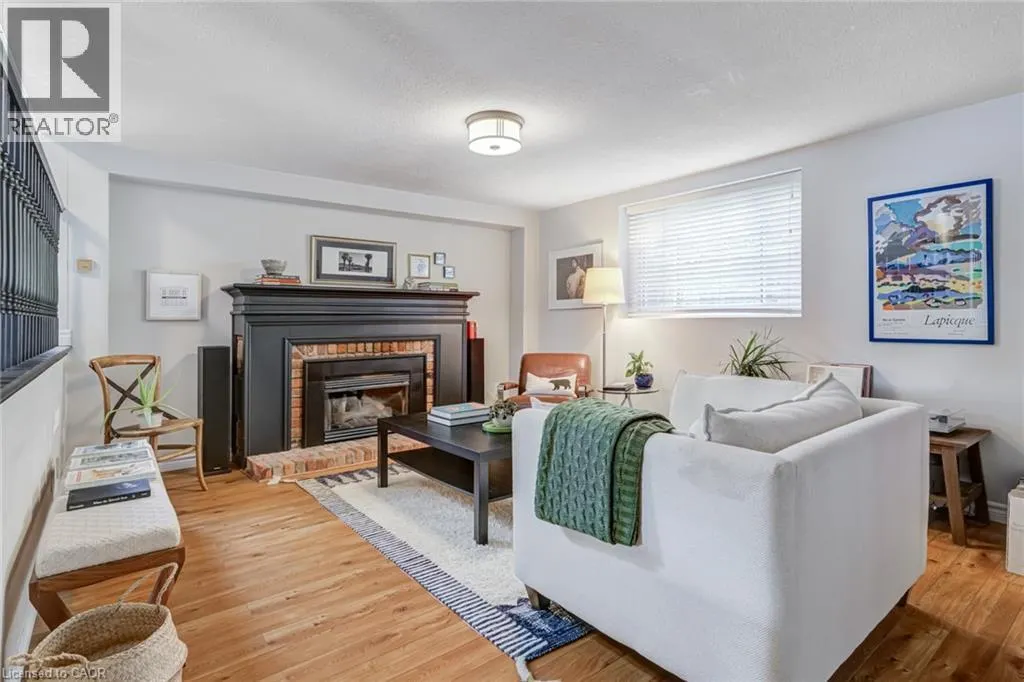 104 HOMEVIEW Place