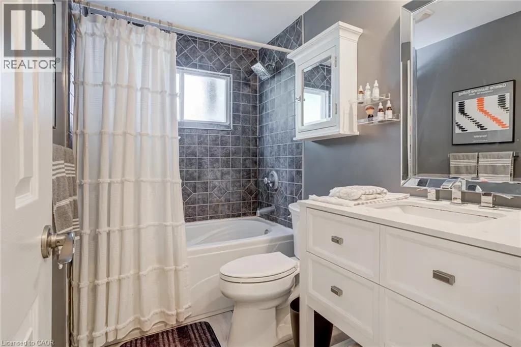 104 HOMEVIEW Place