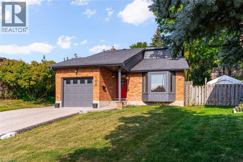 104 HOMEVIEW Place