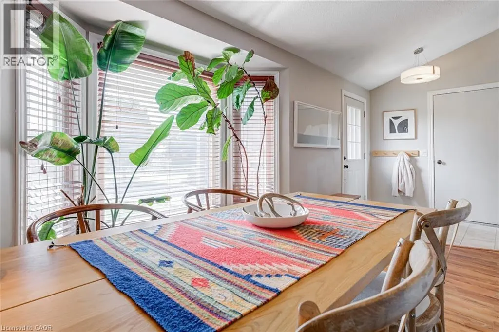 104 HOMEVIEW Place