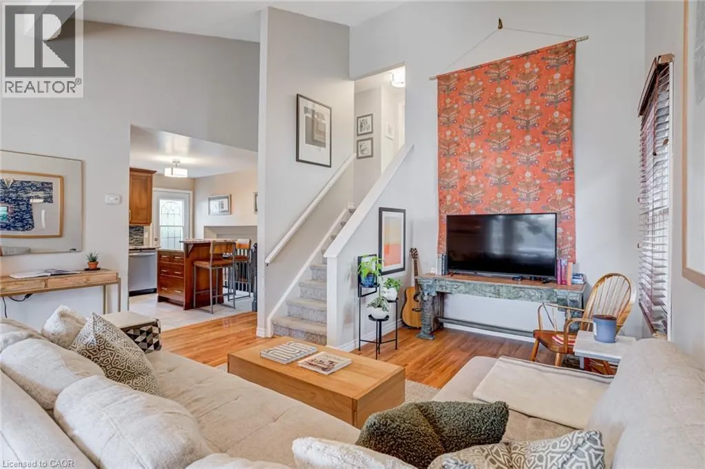 104 HOMEVIEW Place