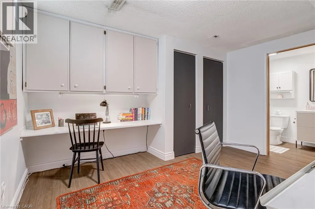 104 HOMEVIEW Place