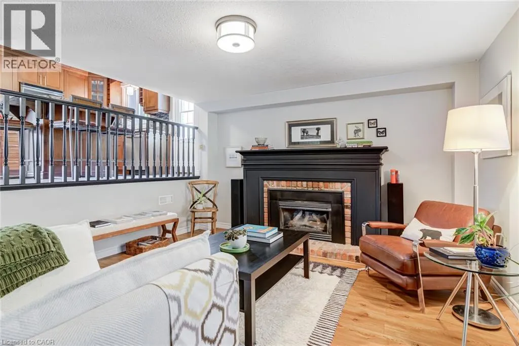 104 HOMEVIEW Place