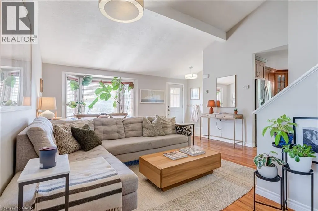 104 HOMEVIEW Place