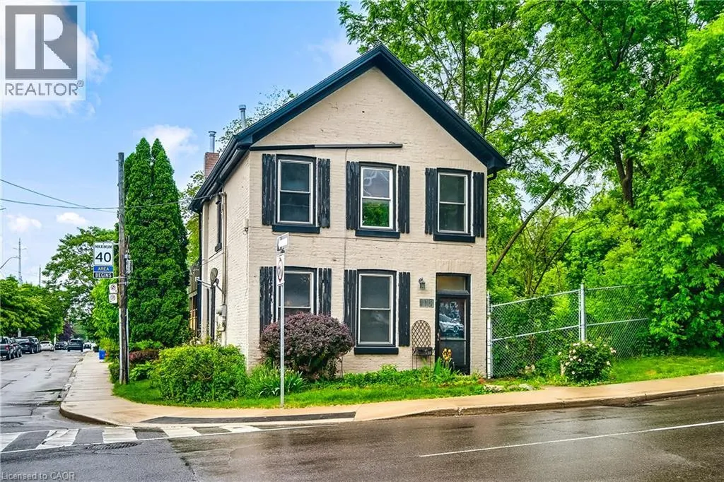 118 QUEEN Street S