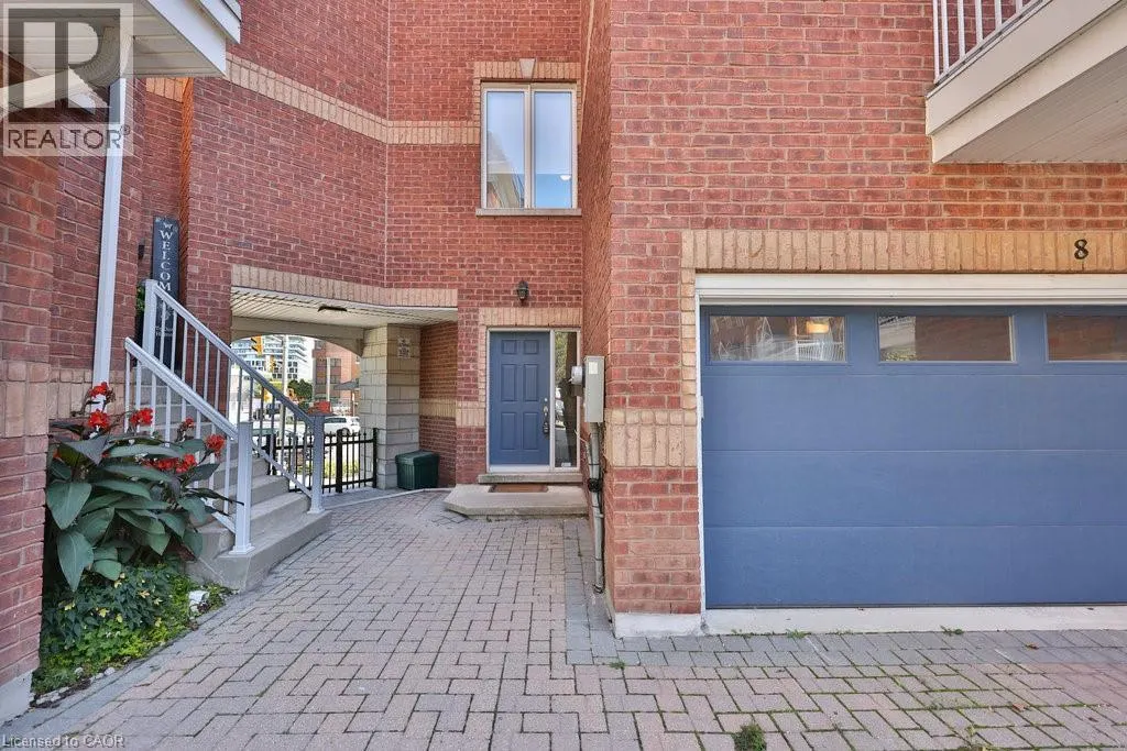 120 BRONTE Road Unit# 8, #8