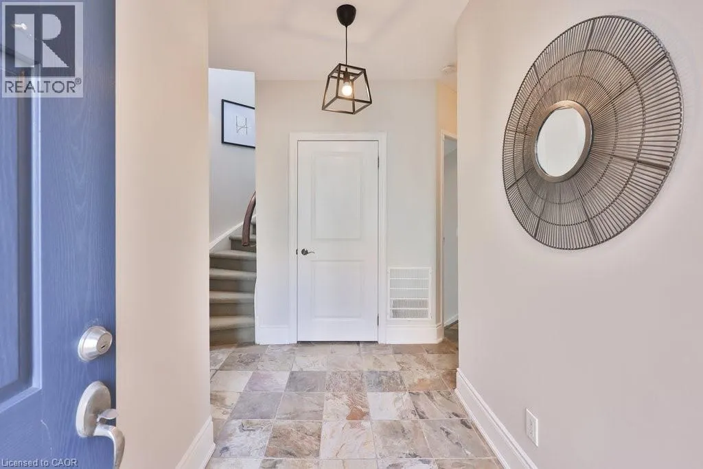 120 BRONTE Road Unit# 8, #8