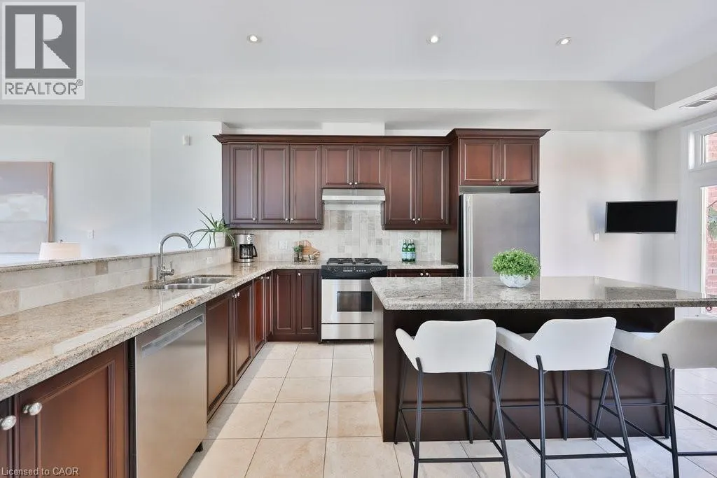 120 BRONTE Road Unit# 8, #8