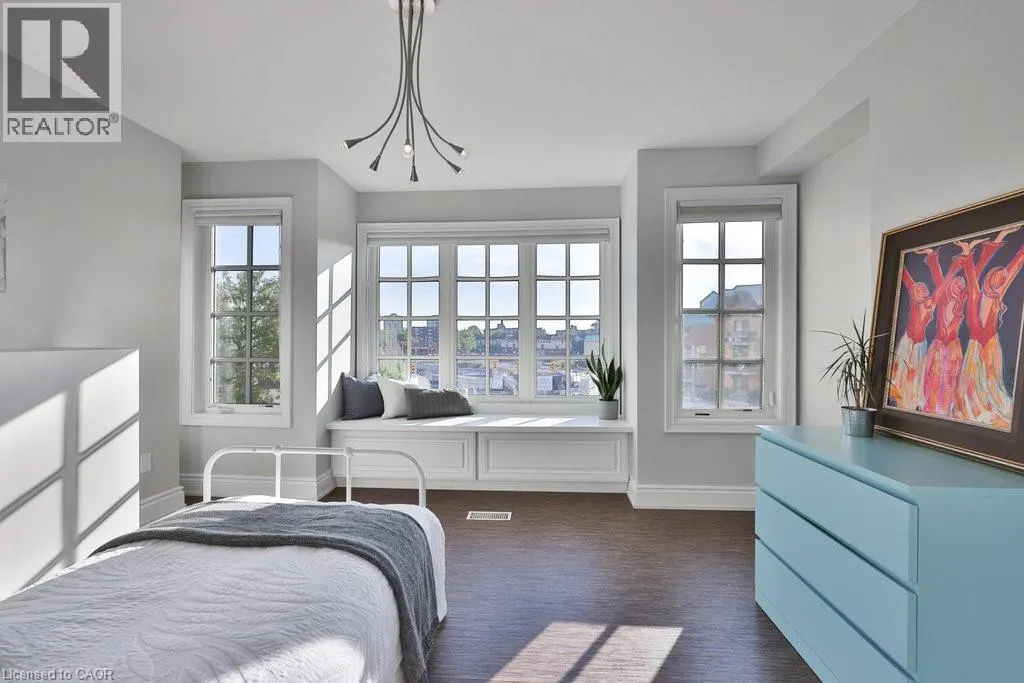 120 BRONTE Road Unit# 8, #8