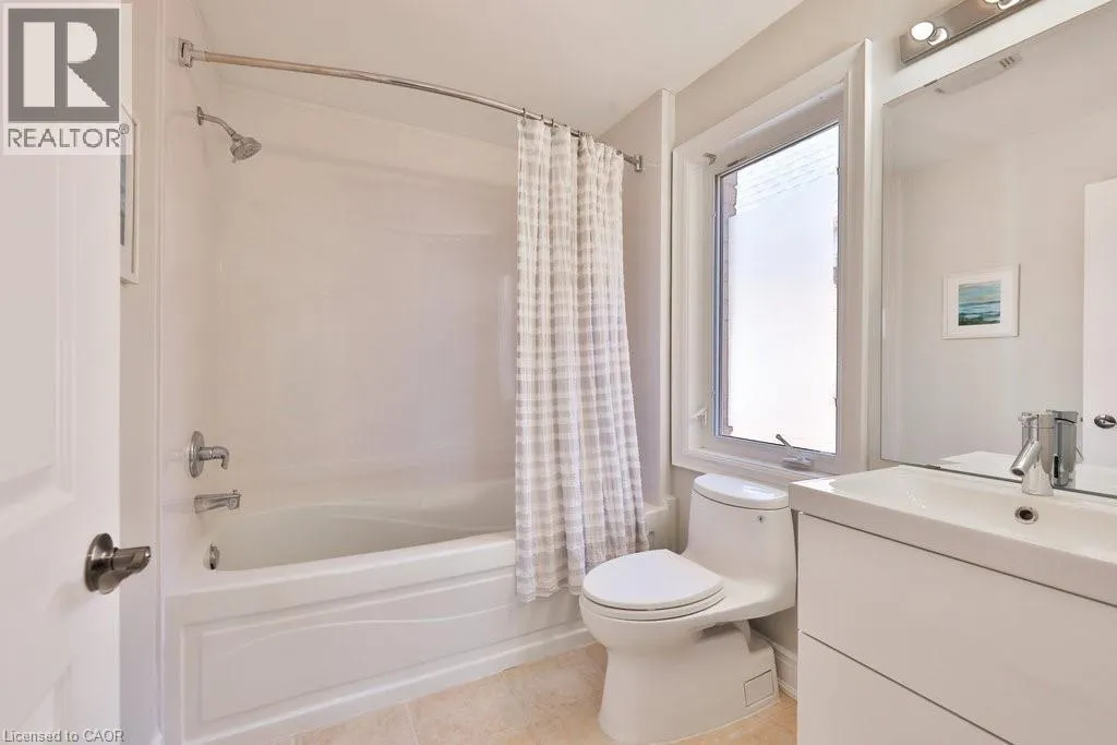 120 BRONTE Road Unit# 8, #8