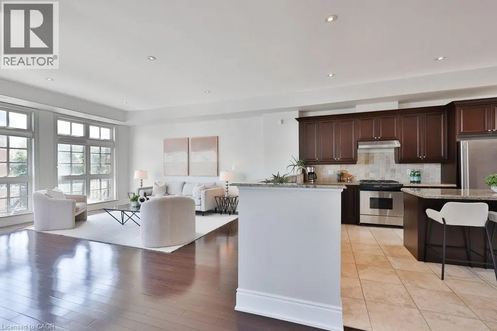 120 BRONTE Road Unit# 8, #8