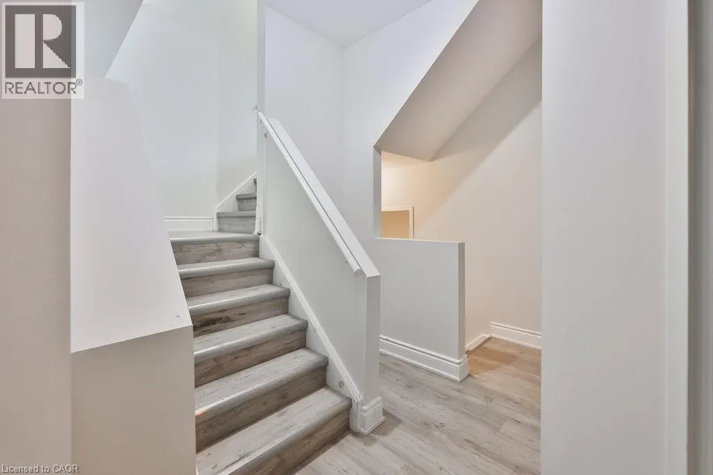 120 BRONTE Road Unit# 8, #8