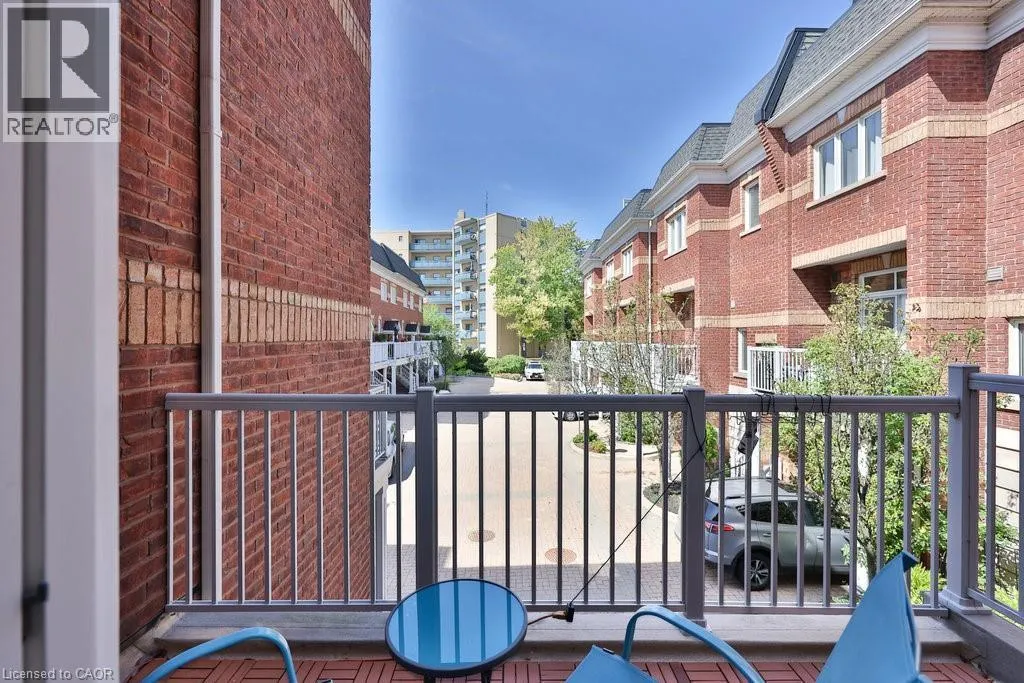 120 BRONTE Road Unit# 8, #8