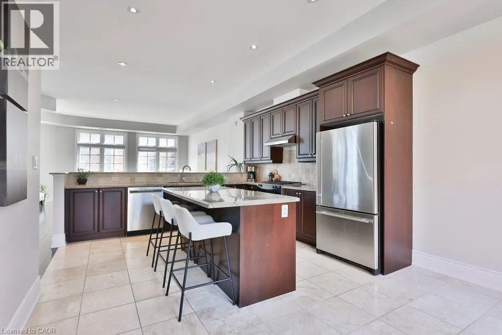 120 BRONTE Road Unit# 8, #8