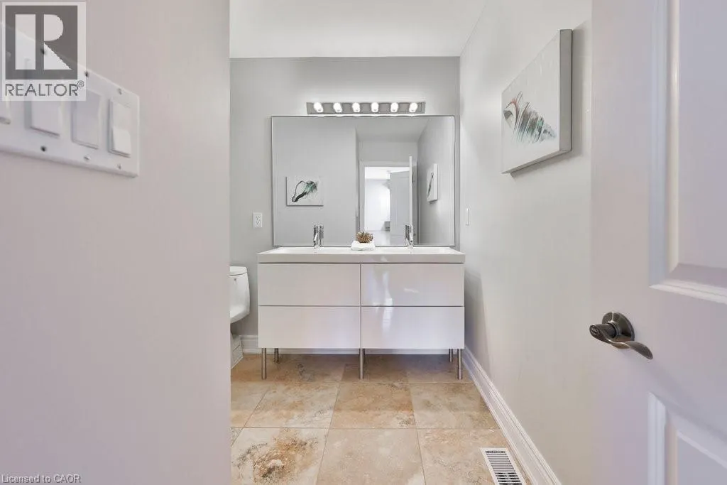 120 BRONTE Road Unit# 8, #8
