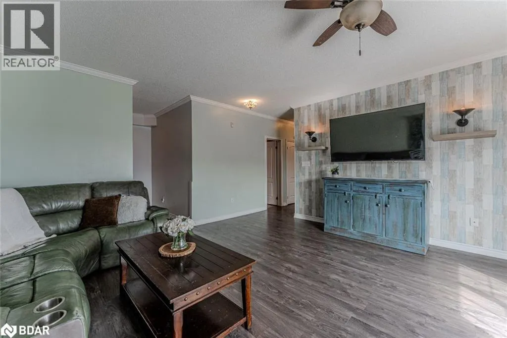 40 FERNDALE Drive S Unit# 402, #402