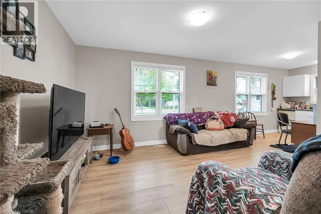 7 GREENOCK Street E