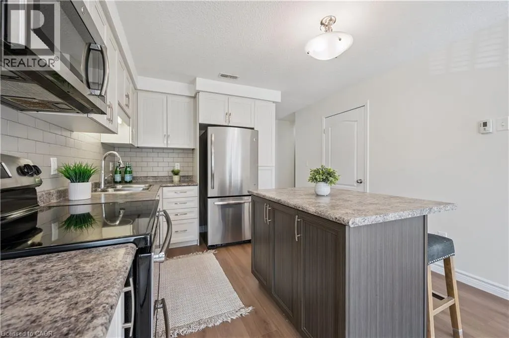 24 SIENNA Street Unit# D, #D
