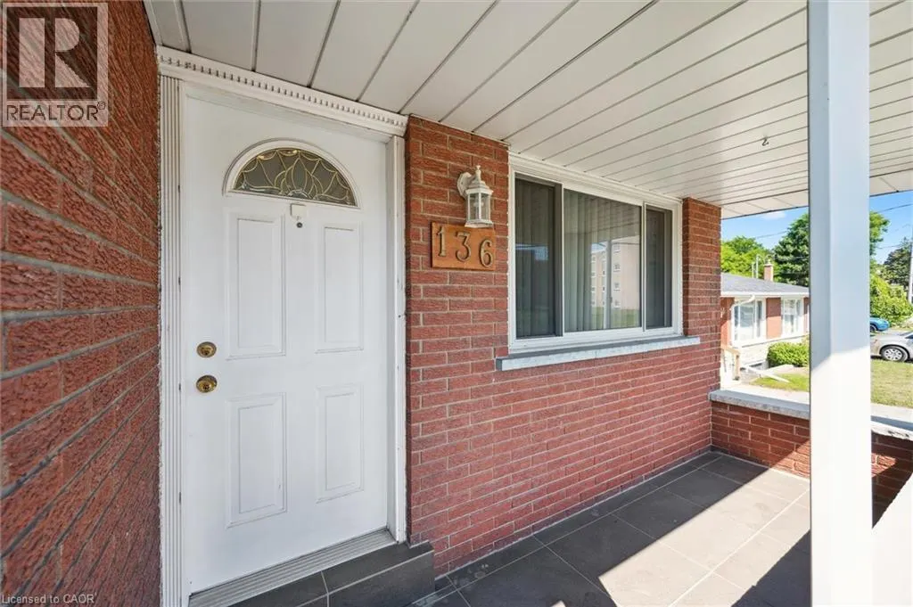 136 FAIRWAY Road N