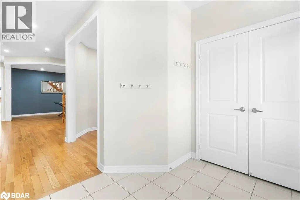 1033 BARTON WAY
