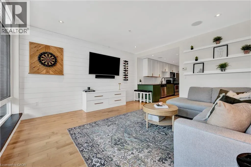188 KING Street S Unit# 209, #209
