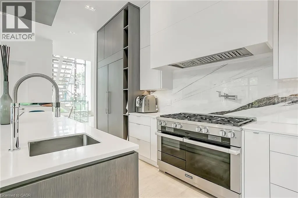 421 CHARTWELL Road