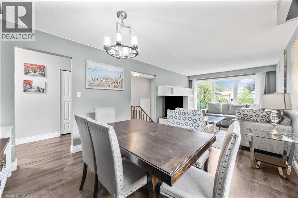 1196 DOWLAND Crescent