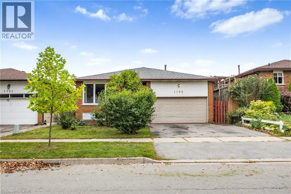 1196 DOWLAND Crescent