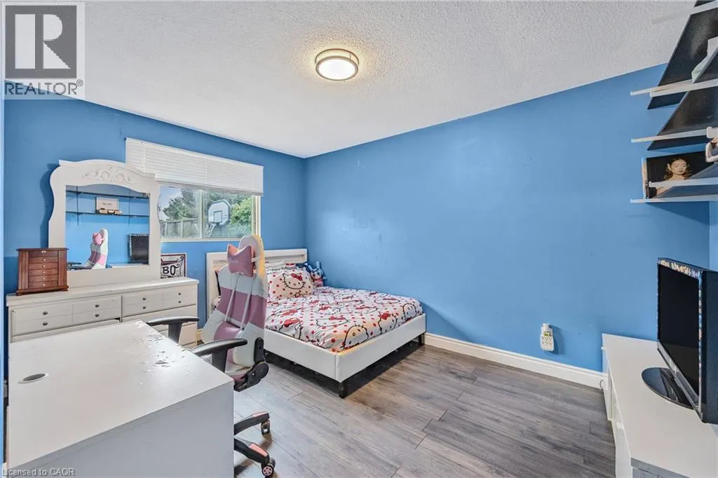 1196 DOWLAND Crescent